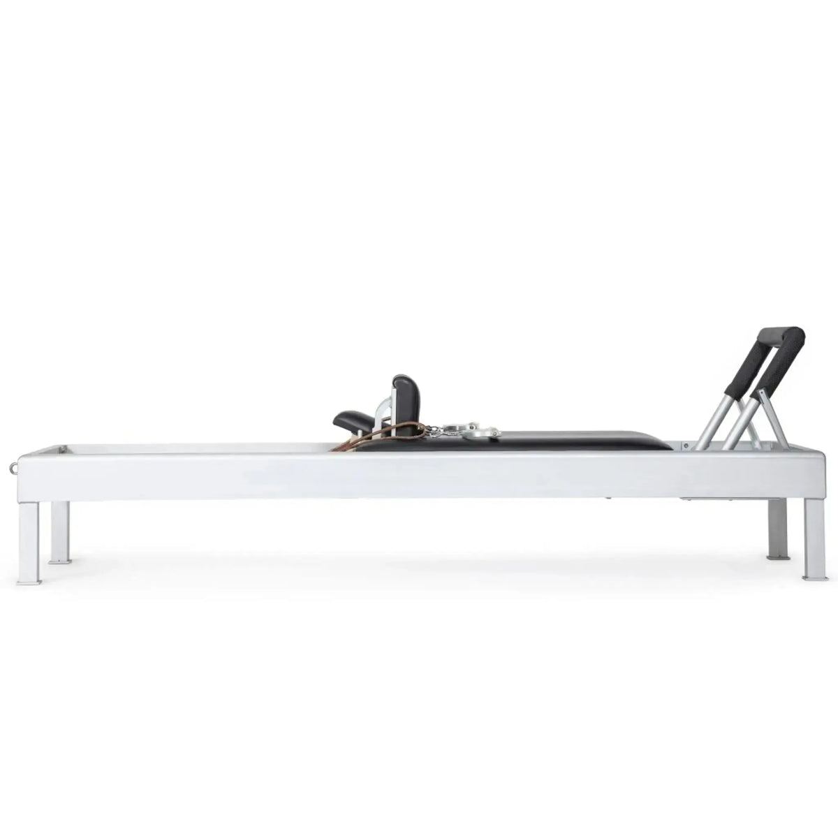 Elina Pilates Classic Reformer aus Aluminium, Seitenansicht mit flachem Rahmen