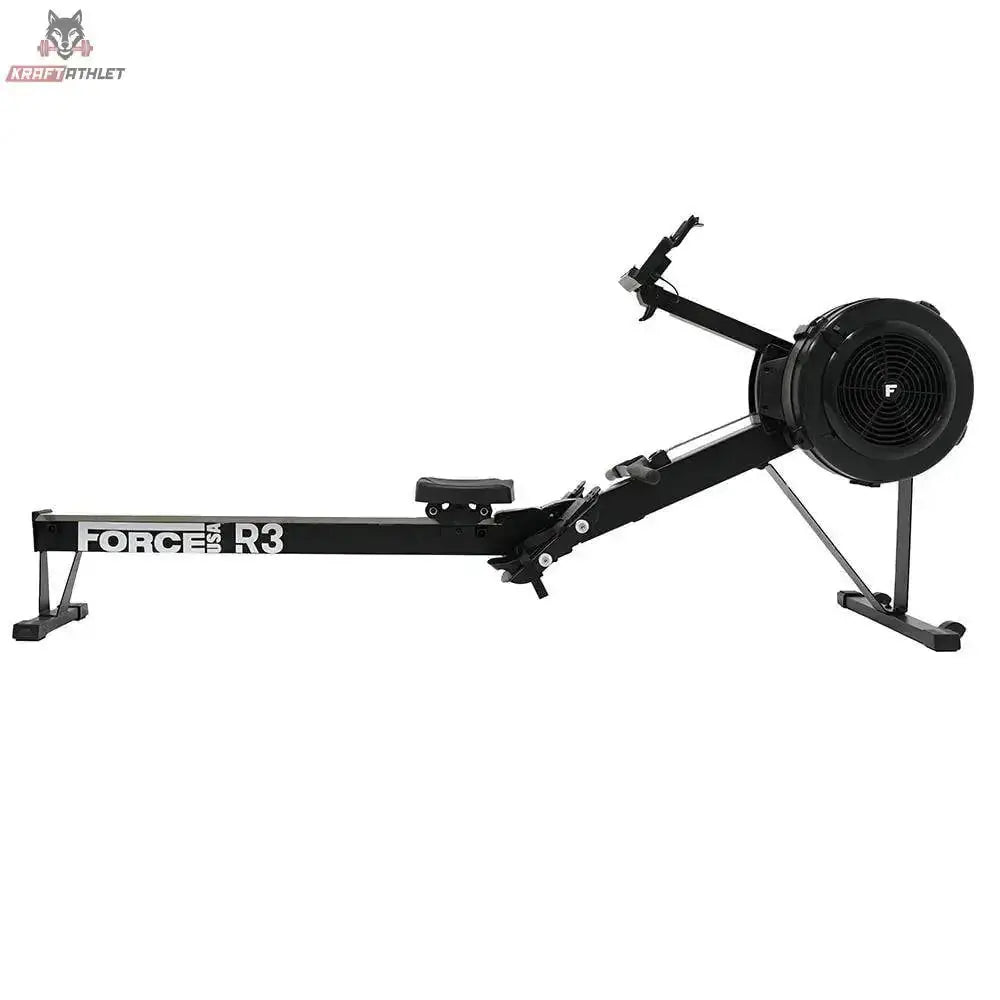Force USA R3 Air Rower in der Seitenansicht mit langer Laufschiene und Sitz
