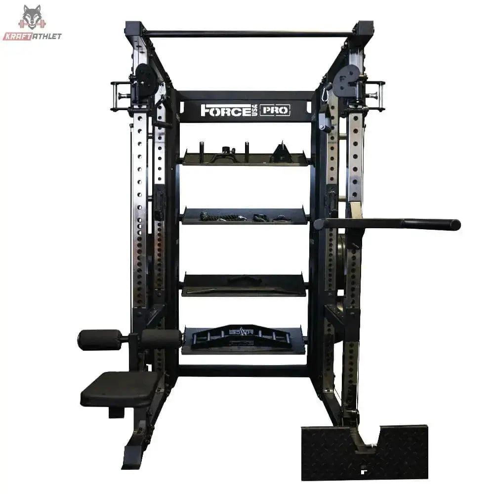 Force USA X15 & X20 Pro Upgrade Kit montiert am Rack, Frontansicht mit Ablagen und seitlichem Dip-Griff