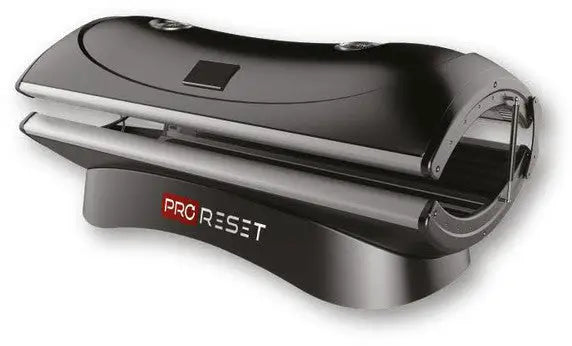 ProReset XenoLight Rotlicht-Bett, Detail des schwarzen Gehäuses mit Logo