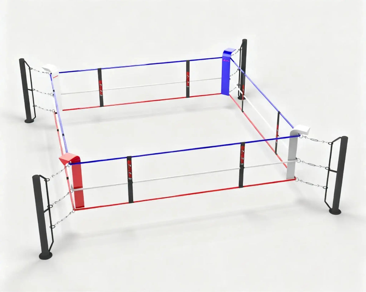 SportCom Bodenanker-Boxring mit Stahlpfosten, freigestellte Schrägansicht mit Stahlpfosten und Seilen