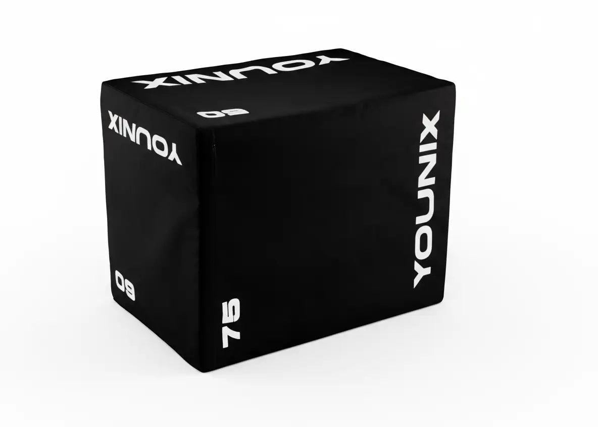 Younix Foam Box Plyo Box in schwarz in der Schrägansicht vor weißem Hintergrund mit Logo und Höhenangaben