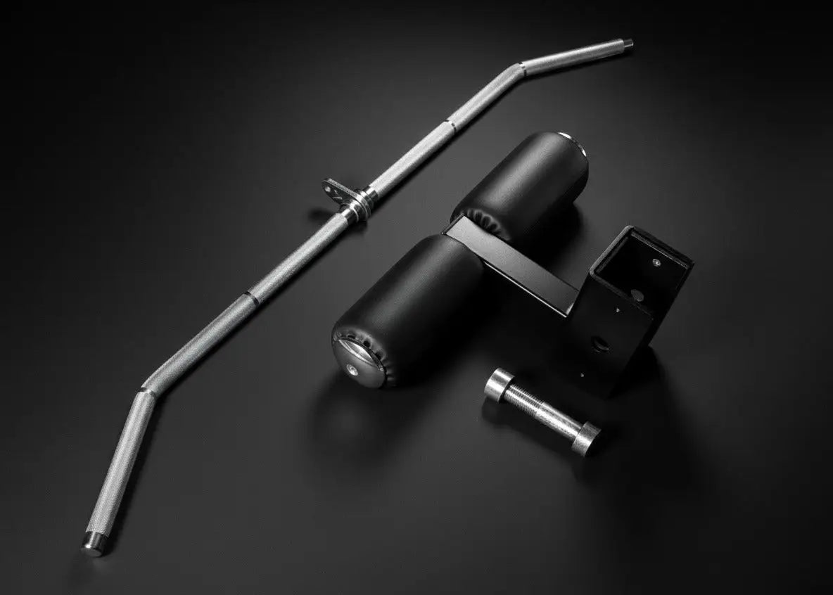 Younix Lat-Maschinen-Kit mit Latzugstange und Kniefixierung, Latzugstange, Kniefixierung und Halterung vor dunklem Hintergrund