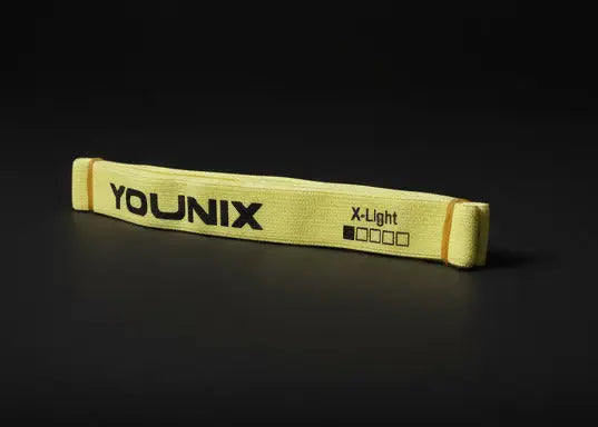 Younix Widerstandsband Light Fabric Band einzeln auf schwarzem Grund, gelbes Stoffband mit Stärkeanzeige