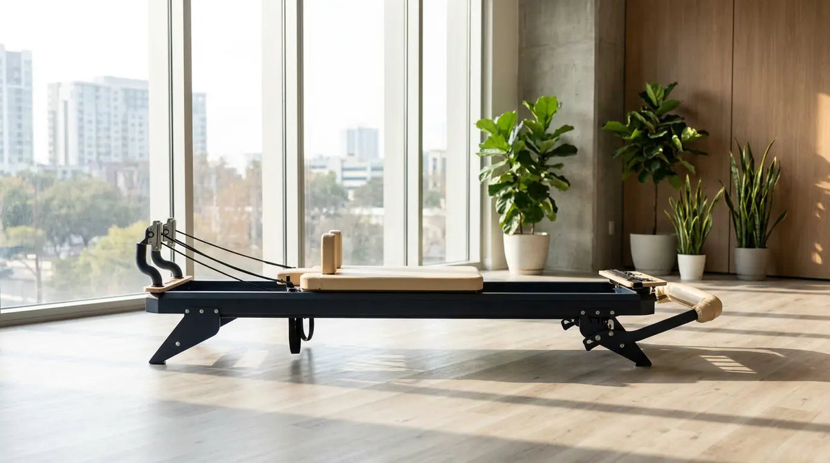 Hegren Reformer TALMA 62 w nowoczesnym studiu treningu sportowego