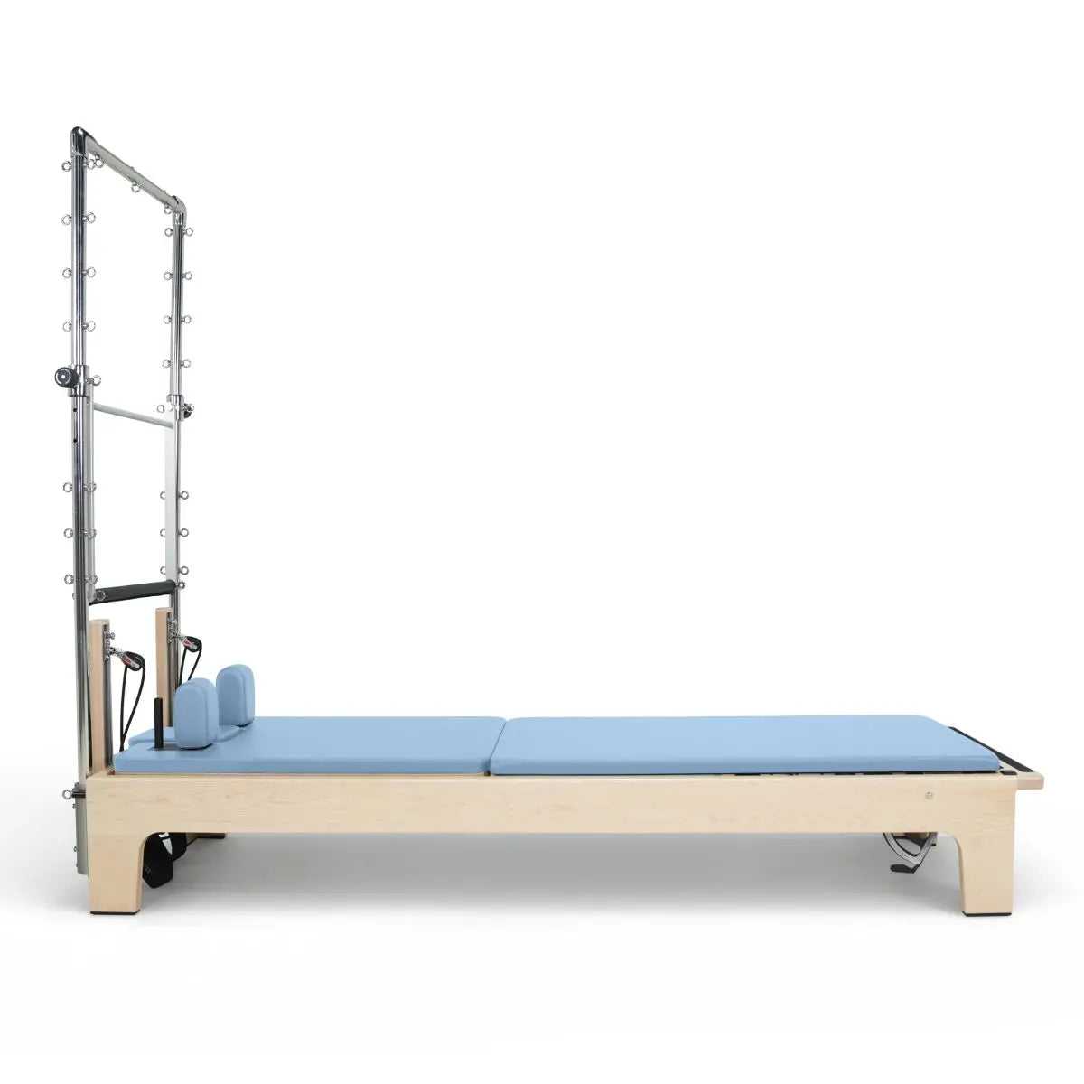 Elina Pilates Club Reformer mit Tower aus Ahornholz mit Polster in Eisblau, Seitenansicht