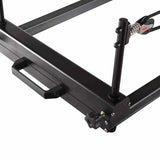 Elina Pilates Domo Reformer aus Aluminium, Detail des Tragegriffs und der Seilpfosten am Rahmenende