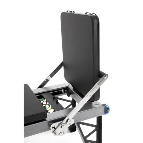 Elina Pilates HL3 Reformer mit Tower aus Aluminium, Detail der Fußstange mit Federn und Kopfstütze