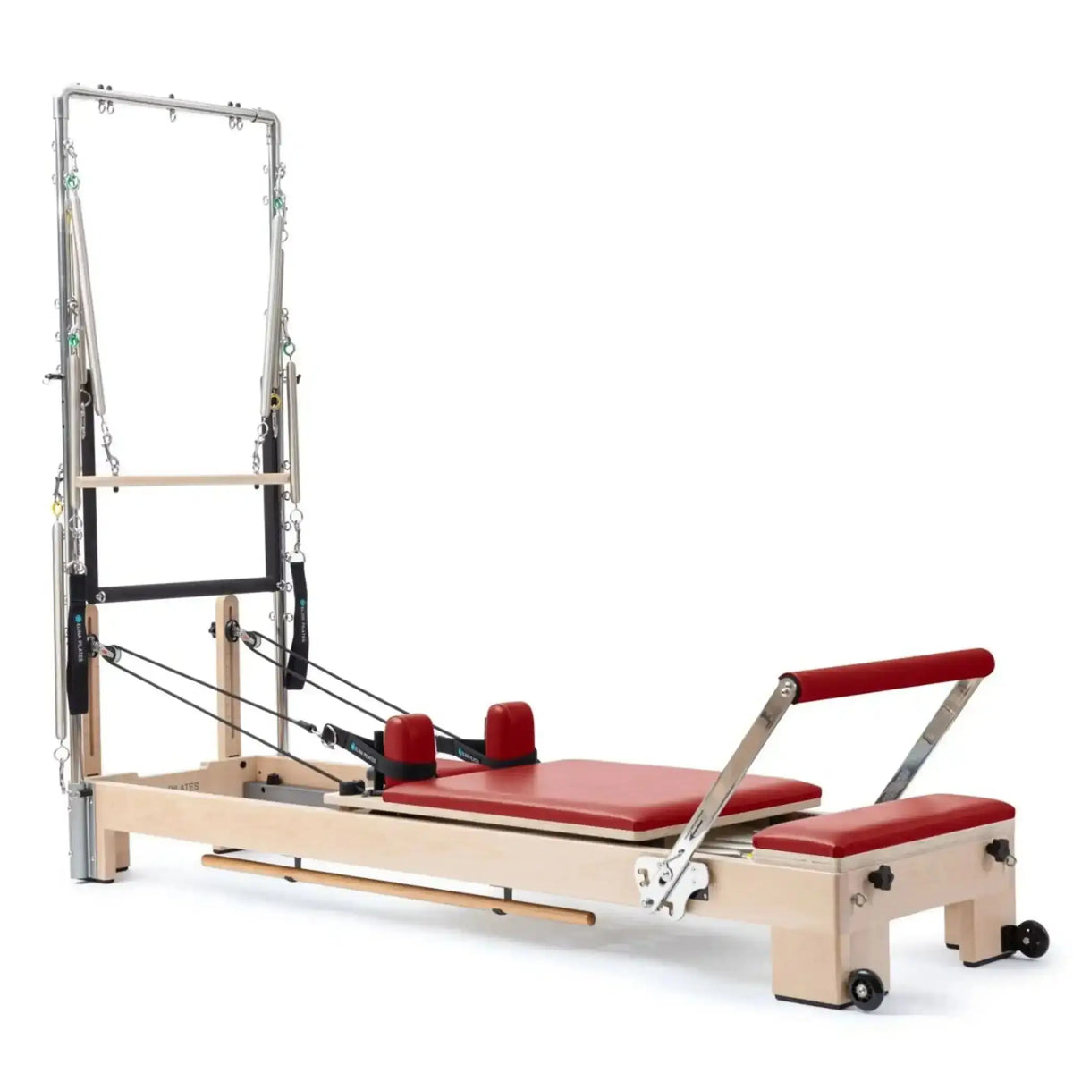 Elina Pilates Lignum Reformer mit Tower aus Holz mit Polstern in Rot, Schrägansicht mit Tower