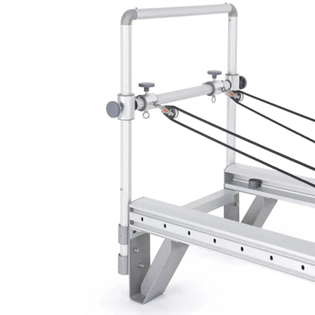 Elina Pilates Mentor Reformer aus Aluminium, Detail des Mini-Turms mit Seilzügen