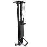 Elina Pilates Nubium Black Edition mit Tower, senkrecht aufgestellt in Seitenansicht mit Rollen