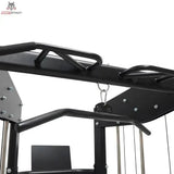 Force USA Functional Trainer Doppel-Kabelzug, Detail der Klimmzuggriffe und Umlenkrolle oben