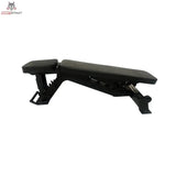 Force USA Pro Series FID Bench Hantelbank in Schwarz, flache Position, Schrägansicht von vorn