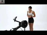 Force USA R3 Air Rower mit Trainierender neben dem Gerät vor weißem Hintergrund