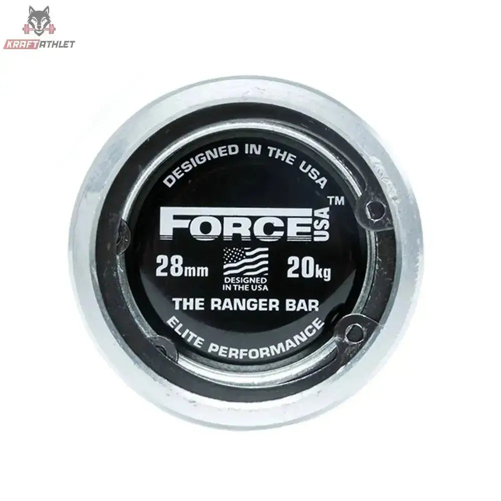 Force USA Ranger Olympia Langhantel V2, Detail der Endkappe mit Logo und Angaben 28 mm und 20 kg