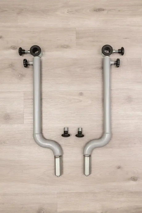 Hegren Stability Bar für den TALMA 62, zwei Stangenteile mit Klemmschrauben auf Holzboden