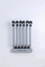 Hegren Stability Bar Wall Stand Wandhalter in Frontansicht, mit sechs silbernen Stability Bars bestückt vor weißem Hintergrund