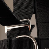 Iron Neck Alpha Harness Plus Nackengeschirr, Detail der Metallschnalle am Riemen