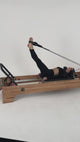 Body & Exercise Reformer Studio P001 aus Buchenholz – mit Tower nachrüstbar: 240 × 66 cm, 32 mm Massivholz, 5 Federn