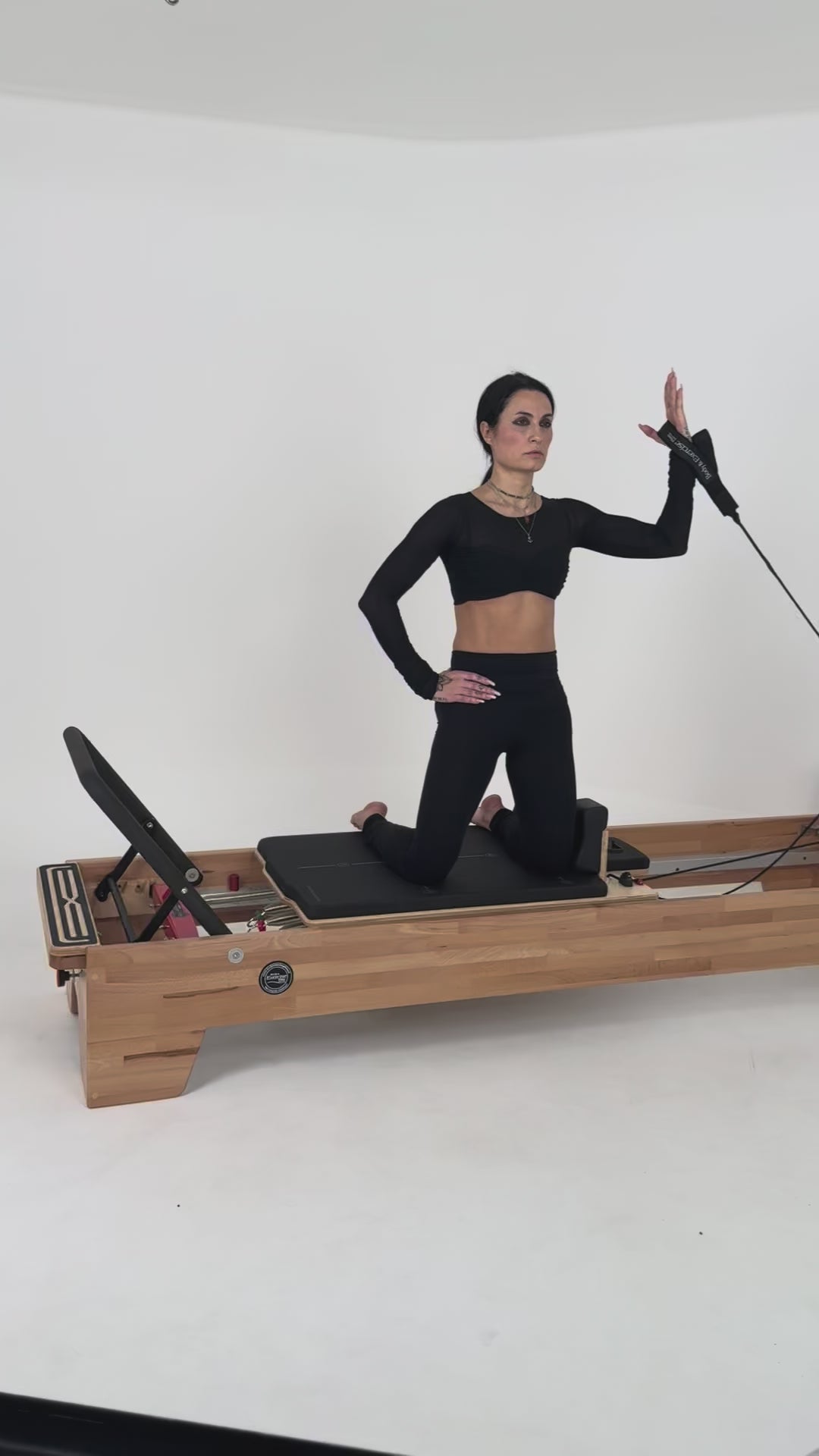 Body & Exercise Reformer Studio P001 aus Buchenholz – mit Tower nachrüstbar: 240 × 66 cm, 32 mm Massivholz, 5 Federn