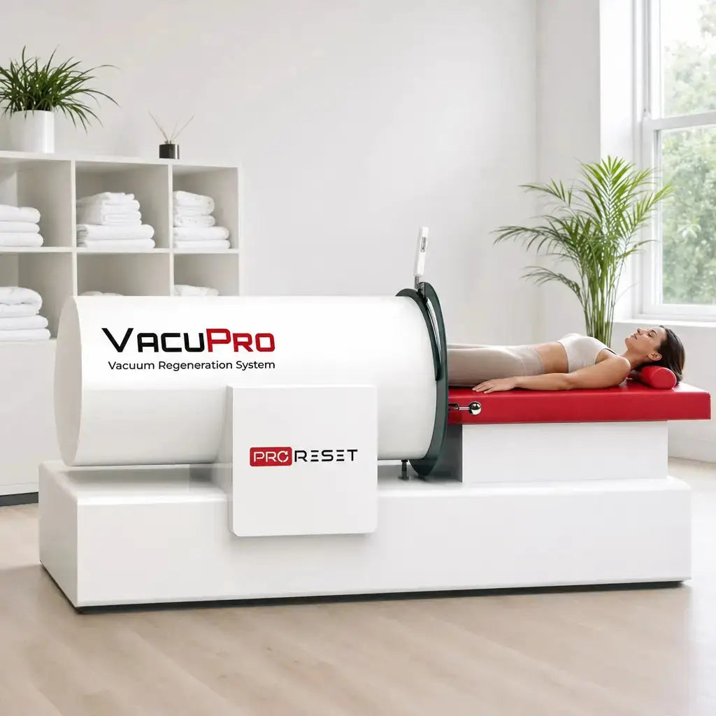 ProReset VacuPro Vakuum-Wellnesssystem mit liegender Person in einem hellen Raum mit Regal
