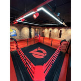 SportCom Boxring-Individualisierung: rot-schwarzer Ring mit großem Logo, Blick von oben auf den Ringboden