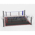 SportCom Ecofix Boxring mit Bodenhülsen und Spannseilen, Render mit schwarzem Boden