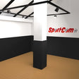 SportCom Flexi-Post Säulenpolster von Dollamur in Schwarz um eine eckige Säule in einem hellen Trainingsraum