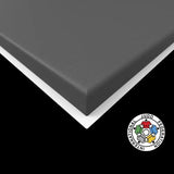 SportCom Judo-Tatami Reisstroh 1 × 1 m, 5 cm, rutschfeste Unterseite, weiteres Eckdetail in Dunkelgrau vor schwarzem Hintergrund