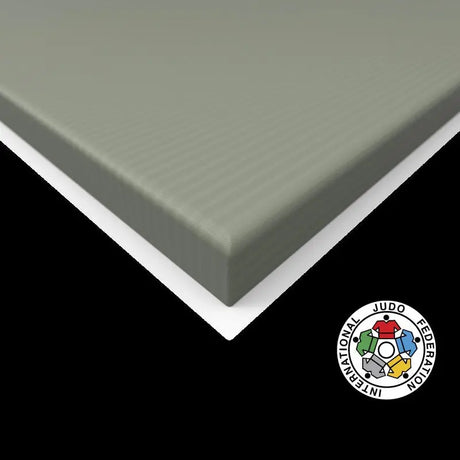 SportCom Judo-Tatami Reisstroh 2 × 1 m, 5 cm, glatte Unterseite, Detail der olivgrünen Kante mit weißer Unterseite