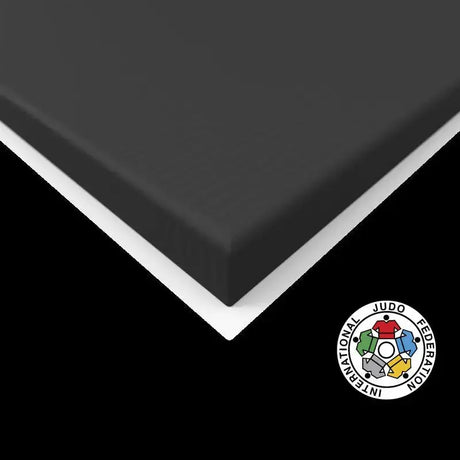 SportCom Judo-Tatami Reisstroh 2 × 1 m, 5 cm, glatte Unterseite, Detail der schwarzen Kante mit weißer Unterseite