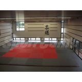 SportCom MMA-Tatami Glattfinish 1 × 1 m, 5 cm, glatte Unterseite, Dojo mit roter Fläche auf grauem Grund