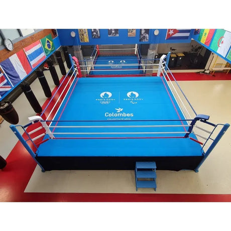SportCom Pro-Wettkampf-Boxring mit 1 m Podium, mit Treppe und bedruckter Fläche, Blick von oben