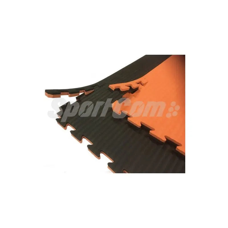 SportCom Puzzlematten 4 cm in Schwarz/Orange, Detail der Puzzlekante und beider Farbseiten