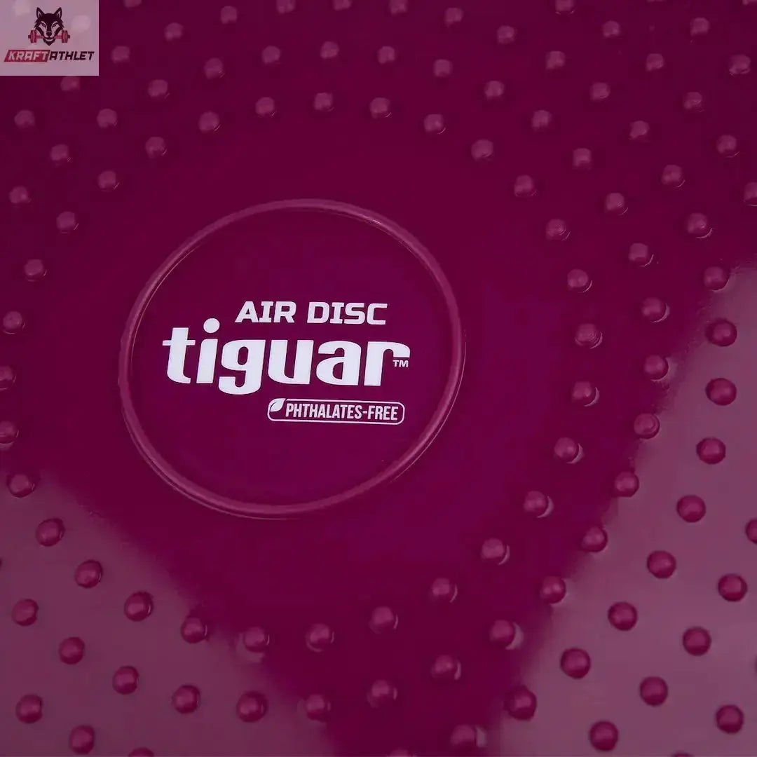 Detail vom tiguar Air Disc Balancekissen Lila: aufgedrucktes Air-Disc-Logo in der Mitte der Noppenfläche