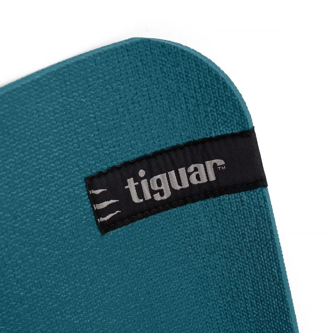 tiguar Yoga-Basismatte Marine Yogamatte, Detail des eingenähten Markenetiketts an der Ecke