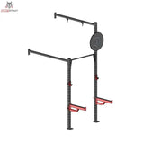 Titanium Strength Functional Wall RIG T6, Detail eines Segments mit Zielscheibe und roten J-Hooks