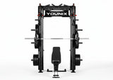 Younix Cable Rack Kabelzug-Power-Rack in Schwarz, Frontansicht mit Langhantel, Hantelscheiben und Bank auf Weiß