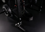 Younix Multi-Use Belt Dip- und Belt-Squat-Gürtel, Gürtel mit Kette an einem Rack im Studio
