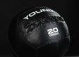 Younix Performance Med Ball Set Medizinbälle, Detail eines schwarzen 20-Pfund-Balls mit Nähten und Logo