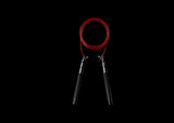 Younix Skill Rope Springseil mit rotem Seil und schwarzen Griffen, hängend vor schwarzem Hintergrund