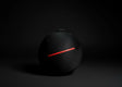 Younix Stability Ball Pro 65 Gymnastikball in Schwarz mit roter Naht, Ansicht vor dunklem Hintergrund
